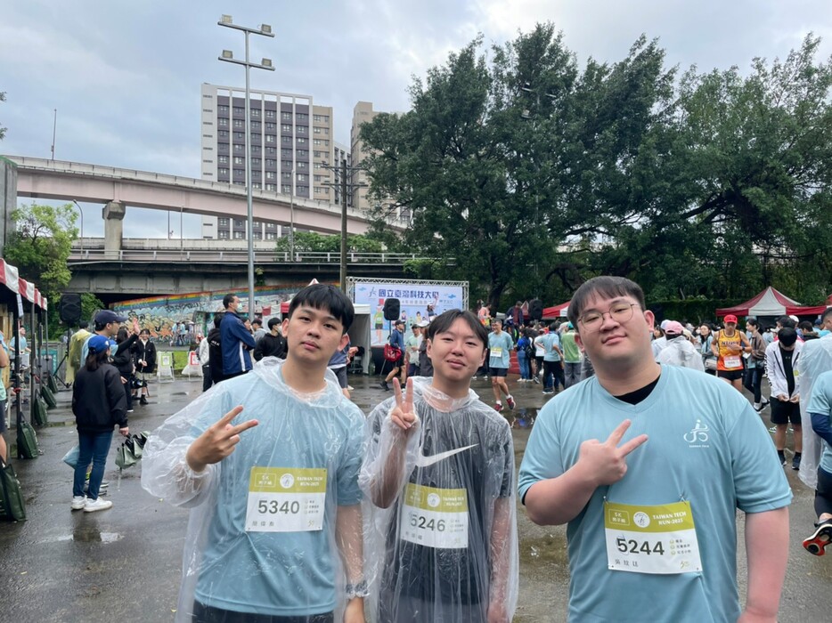 113校園路跑圖片