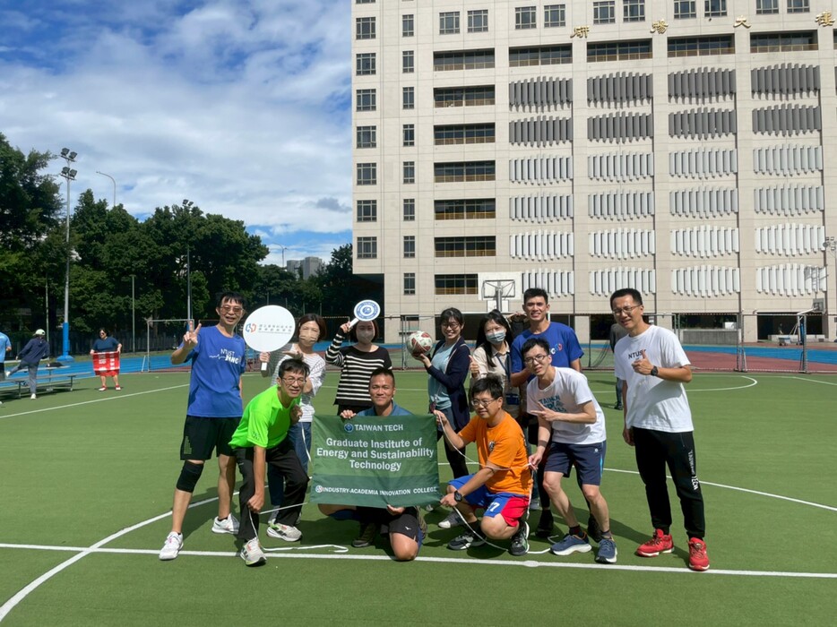 產學創新學院教職員榮獲2025精誠盃錦標賽（足球）冠軍圖片