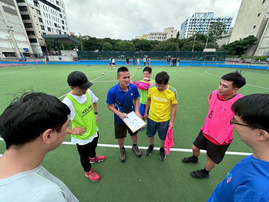 精誠盃足球賽圖片